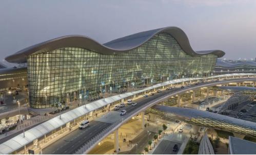 Améliorer l'efficacité des aéroports grâce aux tourniquets pivotants à reconnaissance faciale de ZOJE