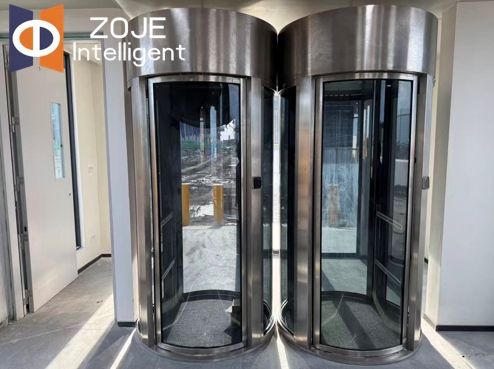Tourniquet pleine hauteur en verre de type AB de ZOJE installé avec succès dans un centre de données local en Thaïlande