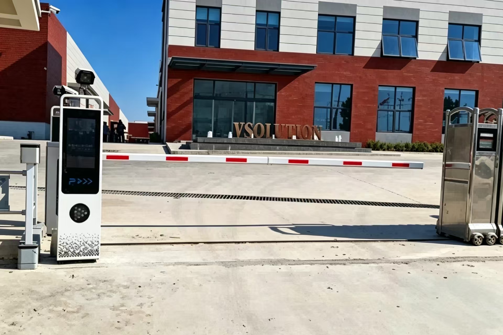 Fatigué des pannes de serveur à la porte ? Découvrez la caméra ANPR de ZOJE